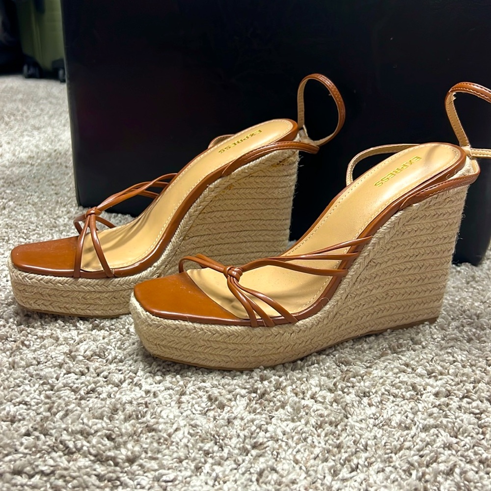 Express sandal wedges